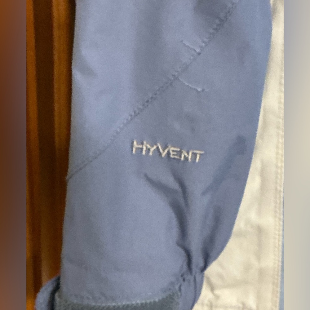 The North Face Girl’s HYVENT Jacket - Picture 5 of 7